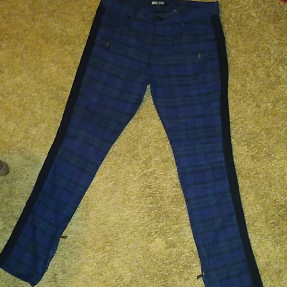 8IGHTH/DSTRKT - Picture 3 of 8